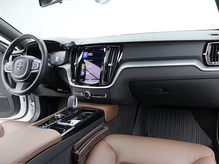 Фото 21 - Volvo S60 Hybrid