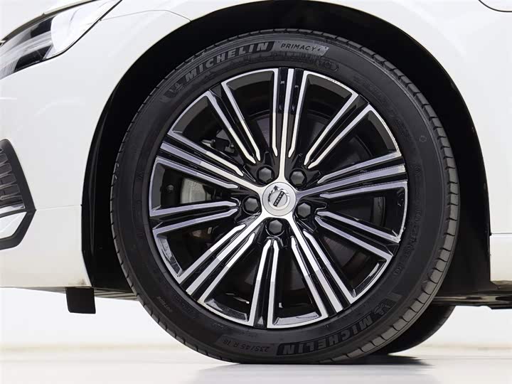 Фото 31 - Volvo S60 Hybrid