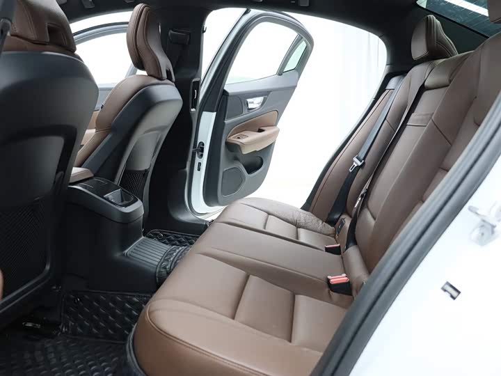 Фото 7 - Volvo S60 Hybrid