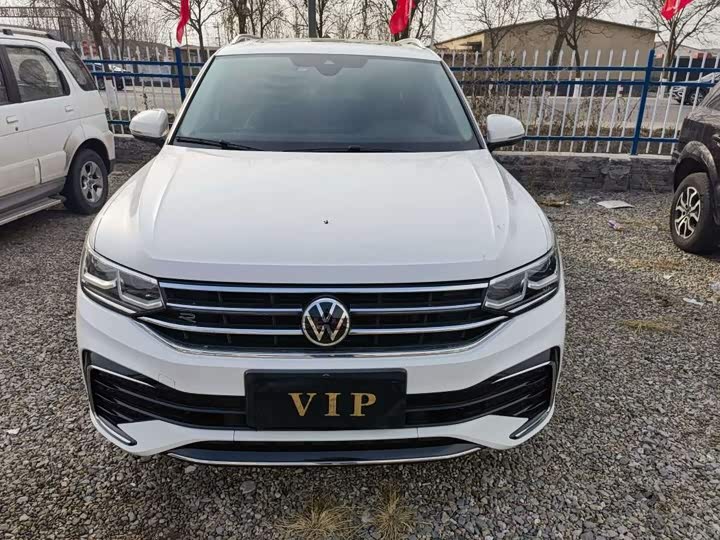 Фото 2 - Volkswagen Tiguan L Pro