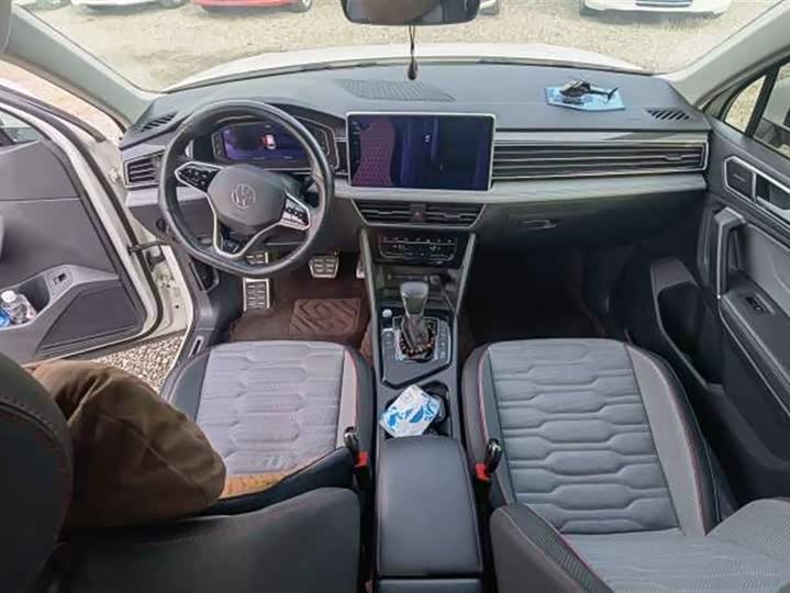 Фото 9 - Volkswagen Tiguan L Pro