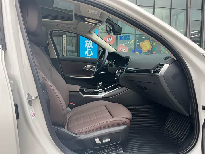 Фото 10 - BMW 3 Series