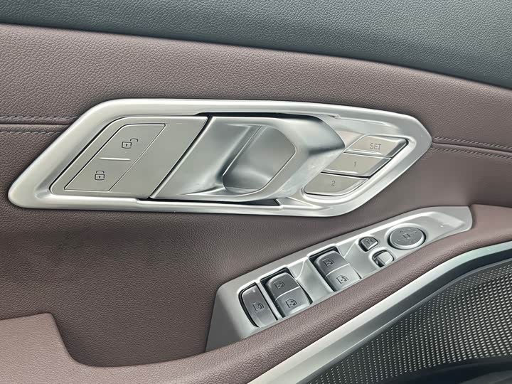 Фото 18 - BMW 3 Series