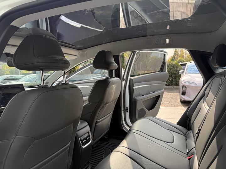 Фото 8 - XPeng Mona M03