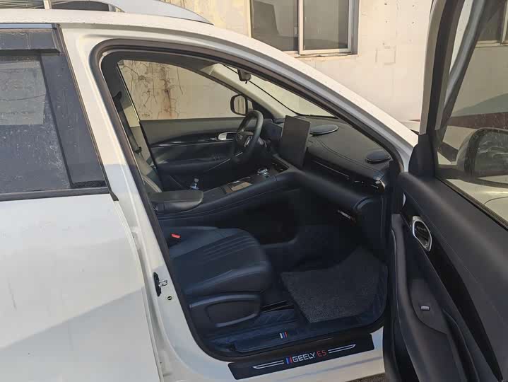 Фото 11 - Geely Galaxy E5