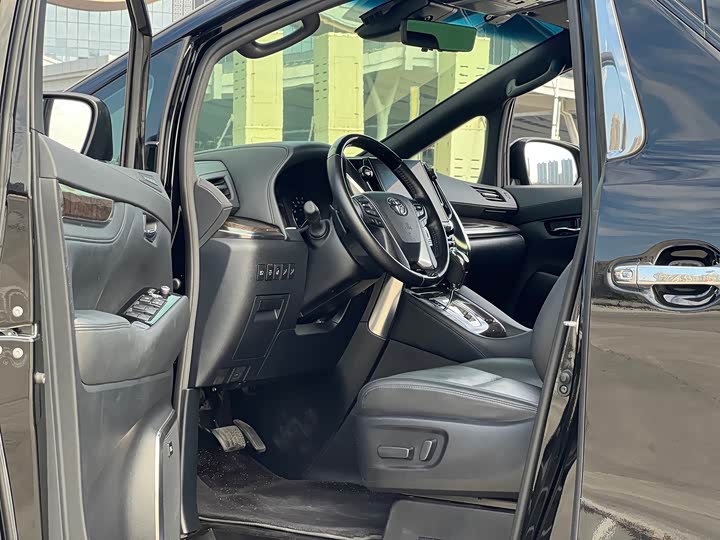 Фото 4 - Toyota Vellfire