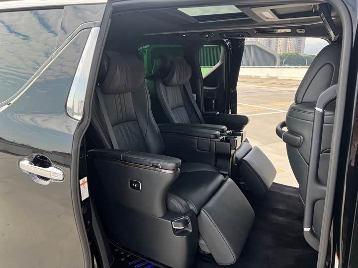 Фото 7 - Toyota Vellfire