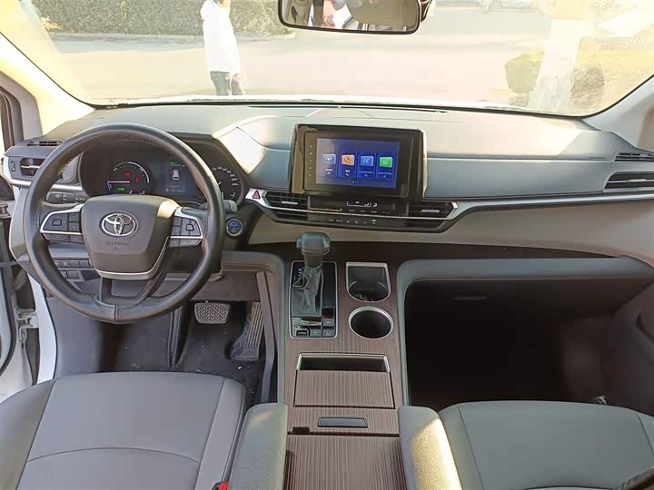 Фото 10 - Toyota Granvia