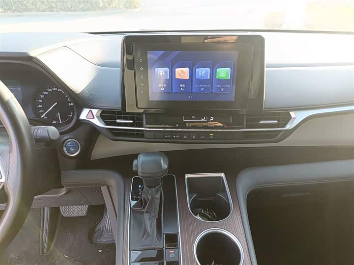 Фото 12 - Toyota Granvia