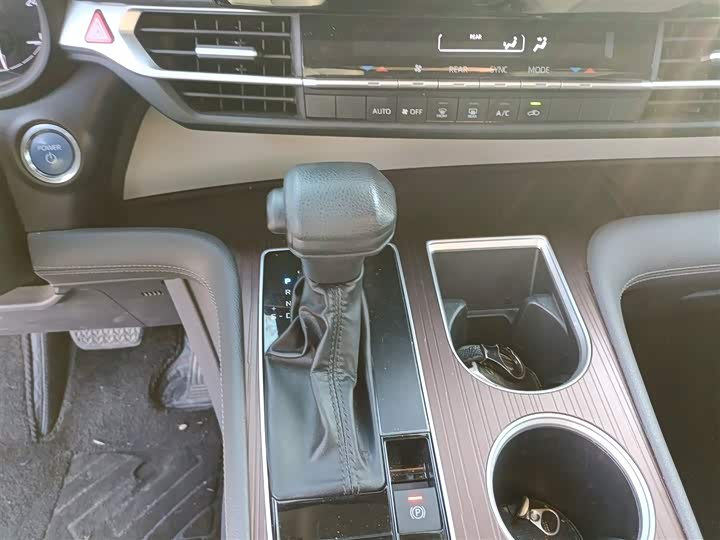 Фото 13 - Toyota Granvia