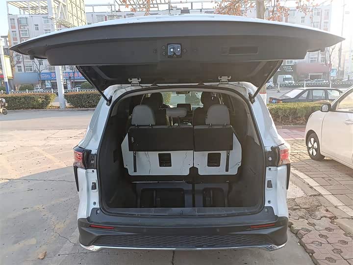 Фото 18 - Toyota Granvia