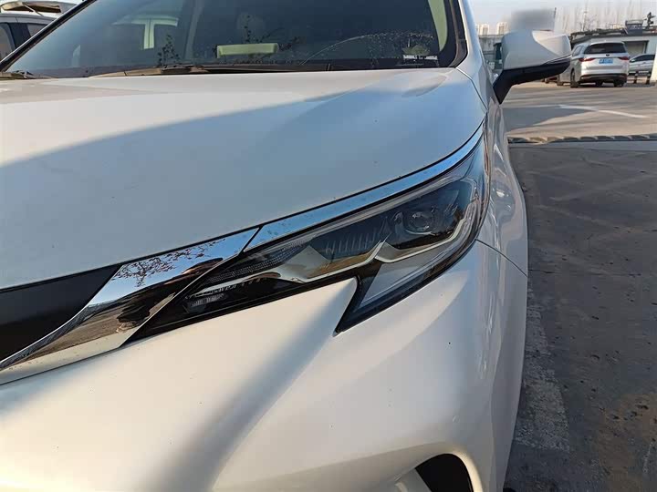 Фото 23 - Toyota Granvia