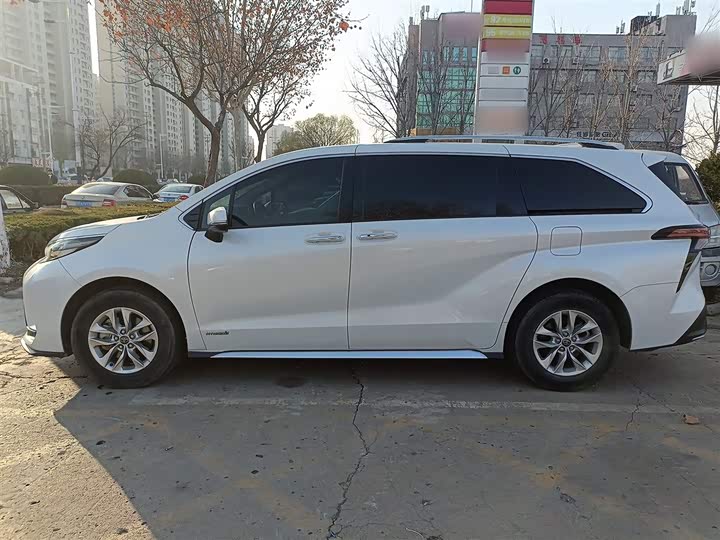 Фото 5 - Toyota Granvia