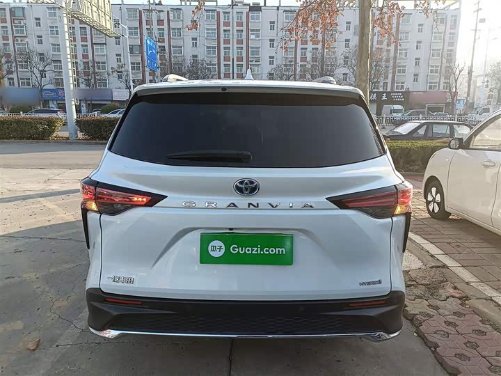 Фото 6 - Toyota Granvia