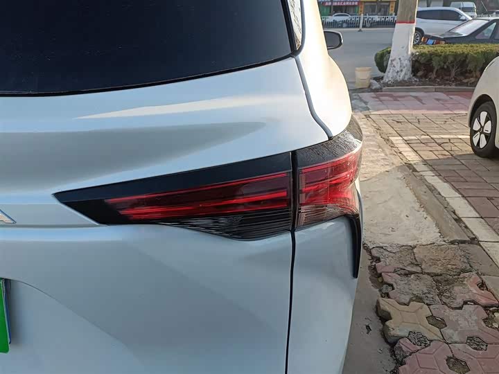 Фото 8 - Toyota Granvia