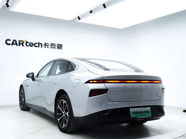 Фото 10 - XPeng P7