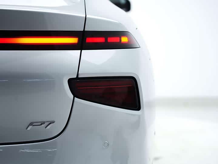 Фото 12 - XPeng P7