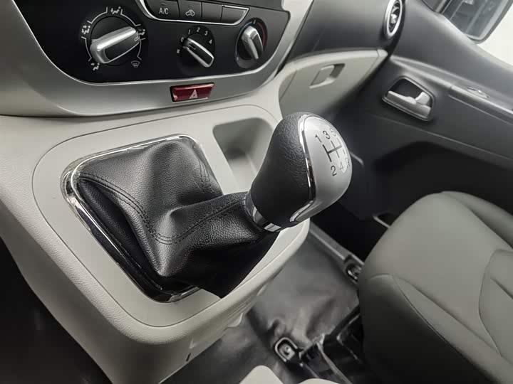 Фото 14 - JAC Refine M3