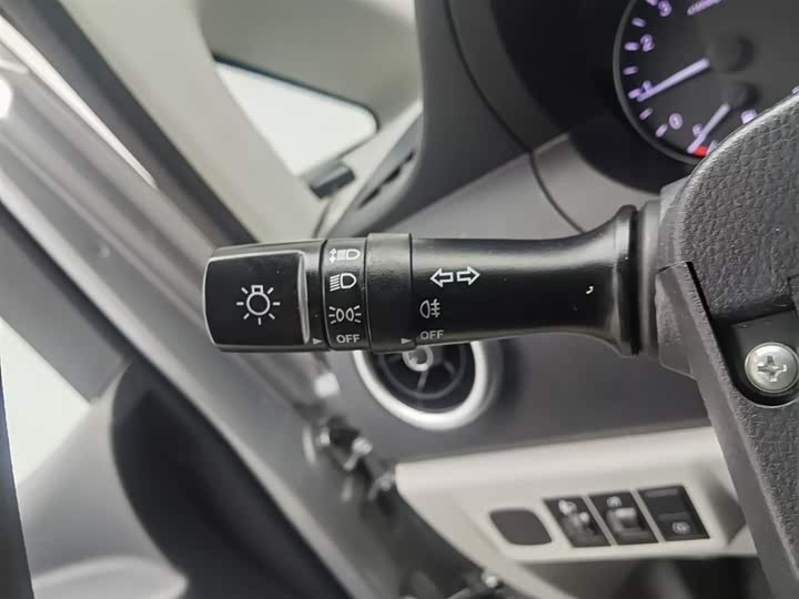 Фото 19 - JAC Refine M3