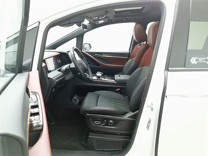 Фото 10 - GAC Trumpchi M8