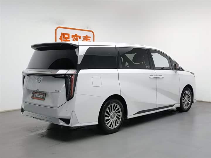 Фото 2 - GAC Trumpchi M8