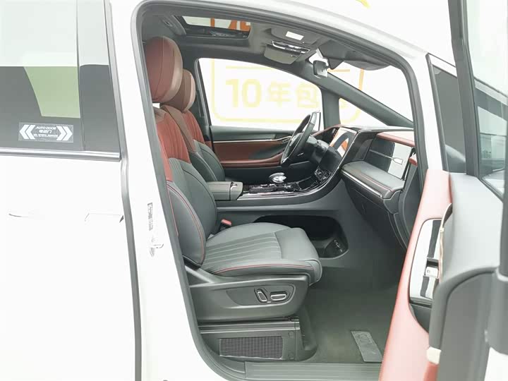 Фото 23 - GAC Trumpchi M8