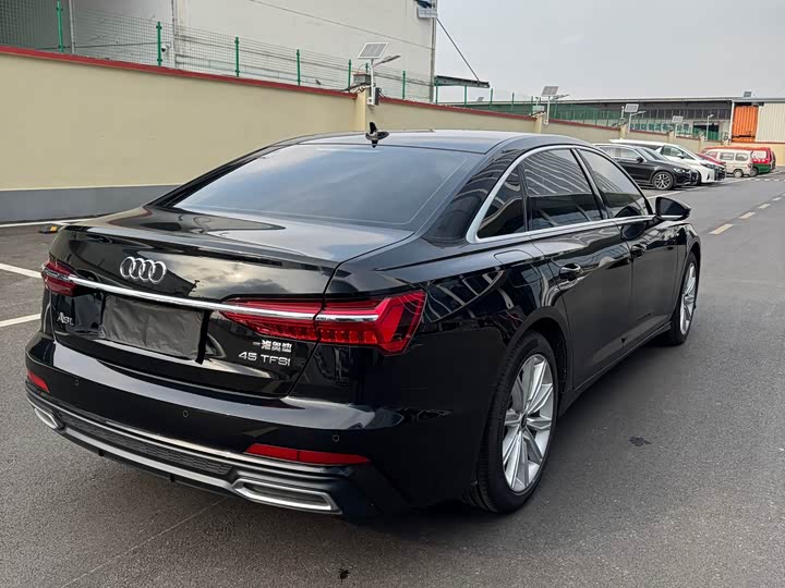 Фото 8 - Audi A6L