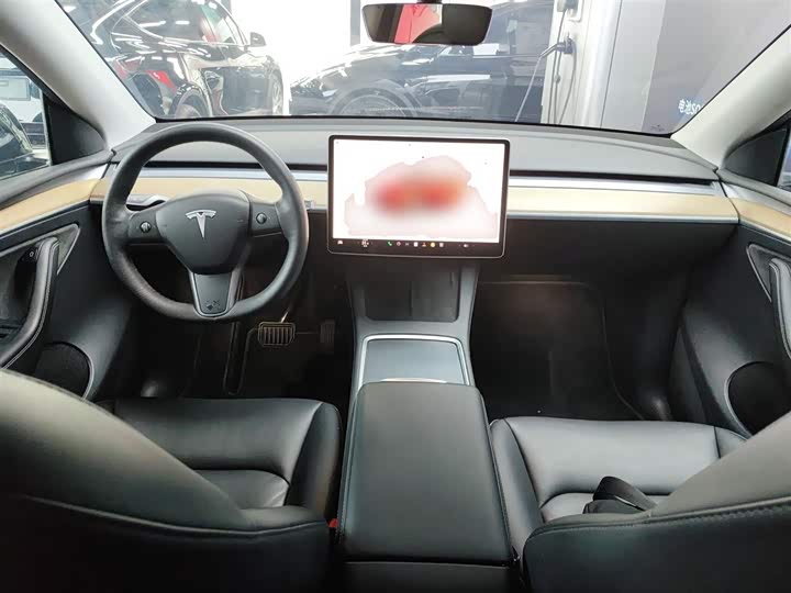 Фото 10 - Tesla Model Y