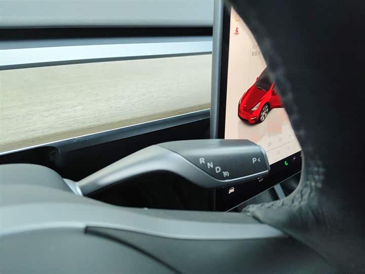 Фото 14 - Tesla Model Y