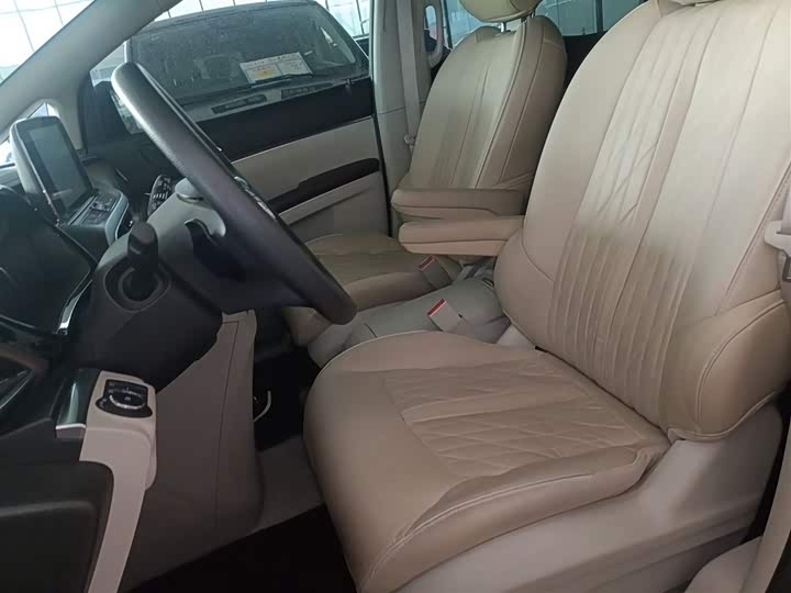 Фото 15 - Buick GL8 ES