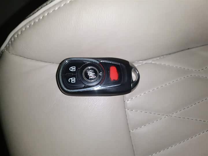 Фото 9 - Buick GL8 ES