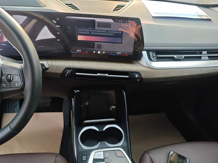 Фото 13 - BMW iX1