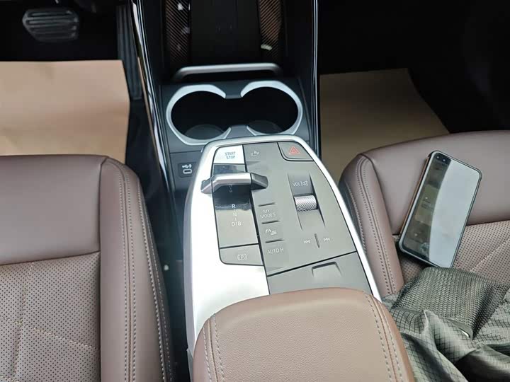 Фото 14 - BMW iX1