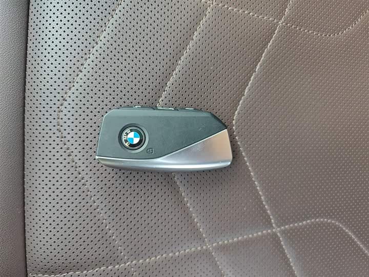 Фото 9 - BMW iX1