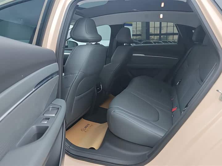 Фото 11 - XPeng Mona M03