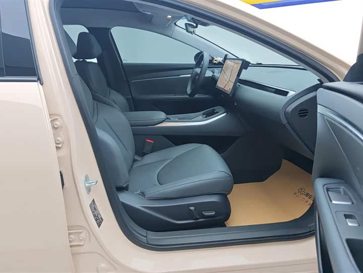 Фото 8 - XPeng Mona M03