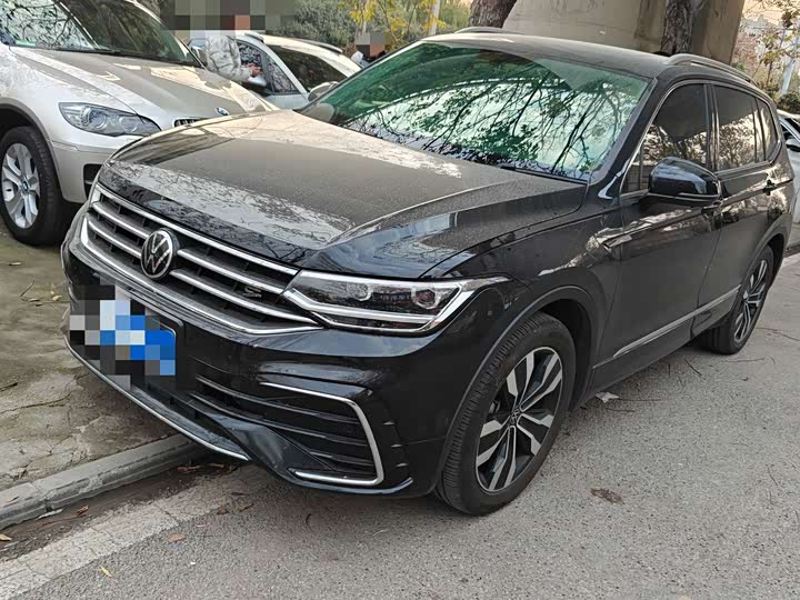 Фото 1 - Volkswagen Tiguan L Pro