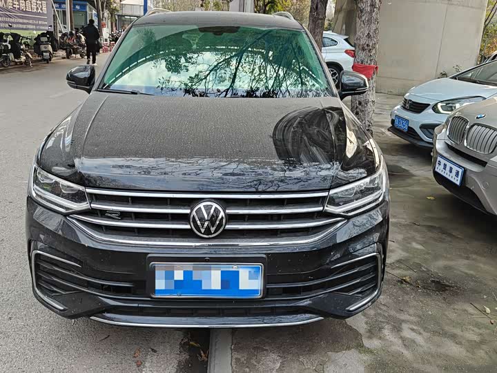 Фото 2 - Volkswagen Tiguan L Pro