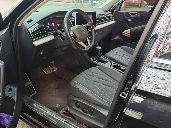 Фото 3 - Volkswagen Tiguan L Pro