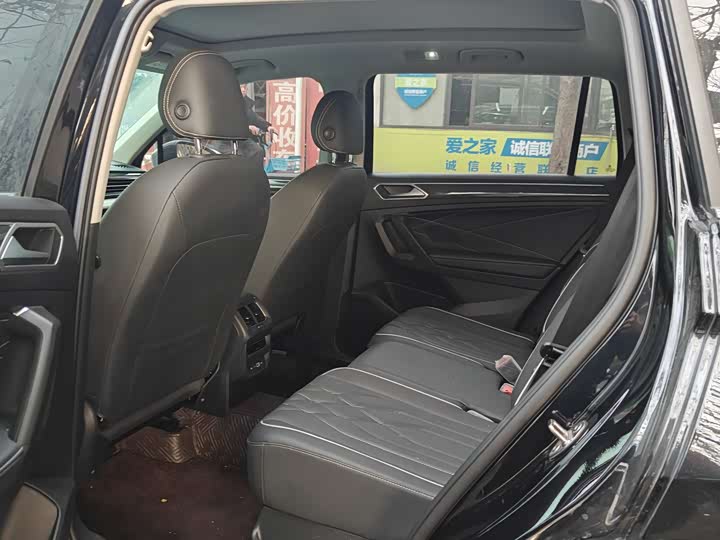 Фото 4 - Volkswagen Tiguan L Pro