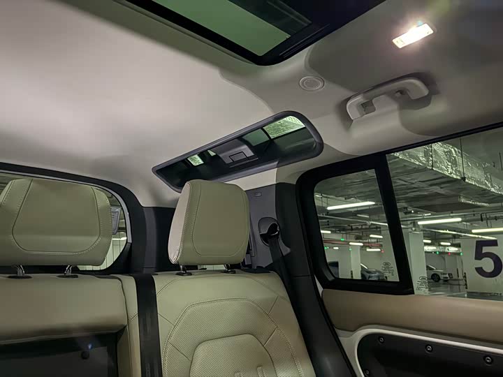 Фото 37 - Land Rover Defender