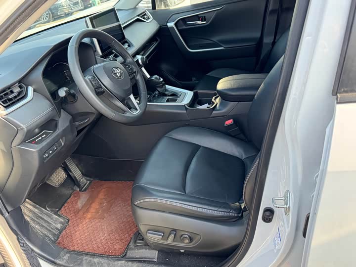 Фото 4 - Toyota RAV4