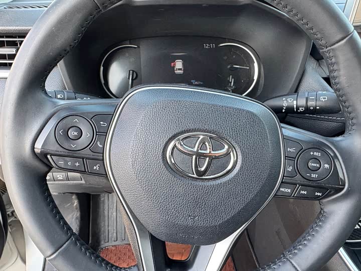 Фото 7 - Toyota RAV4