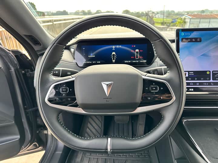 Фото 16 - Changan Deepal SL03