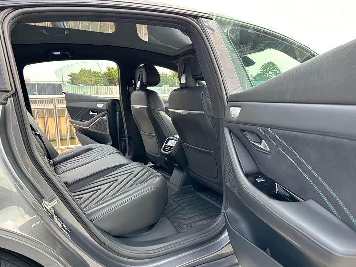 Фото 9 - Changan Deepal SL03