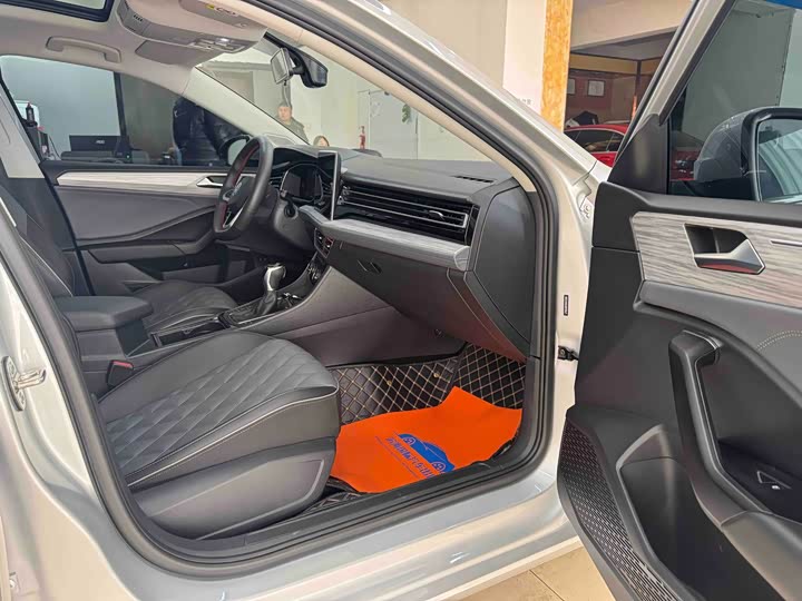 Фото 10 - Volkswagen Sagitar L