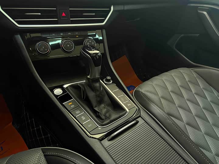 Фото 13 - Volkswagen Sagitar L