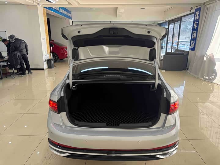 Фото 20 - Volkswagen Sagitar L