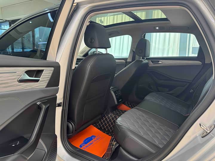 Фото 8 - Volkswagen Sagitar L