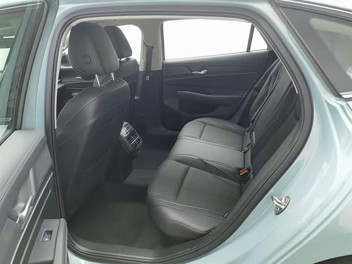 Фото 15 - Volkswagen Passat